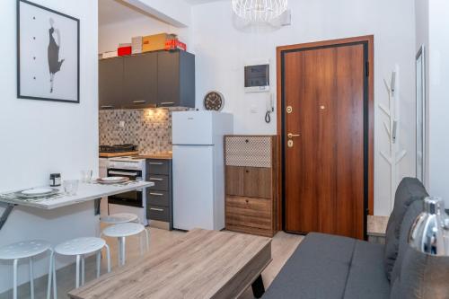 Kosmos Service Apartment Near Saint Dimitrious Church