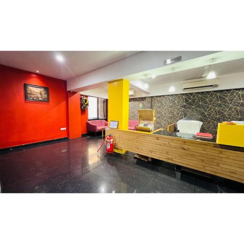 a room with aasteryasteryasteryasteryasteryasteryasteryasteryasteryasteryasteryastery at The Berlin in Gandhinagar