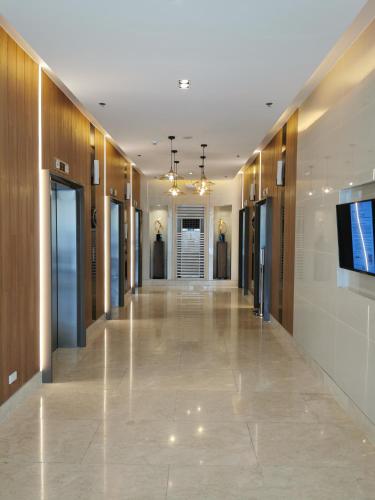 an empty hallway in a building with a tv on the wall at Shore 3 mall of Asia condotel in Manila