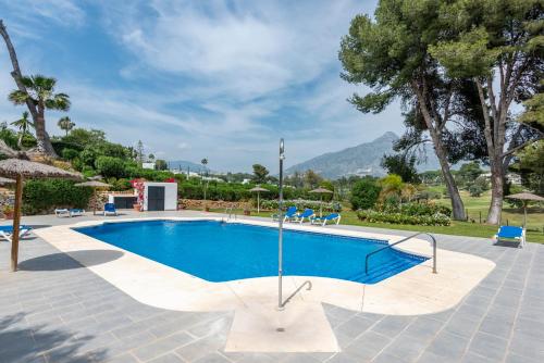Azahara 2, Contemporary Scandinavian style open plan apartment with 2 terraces