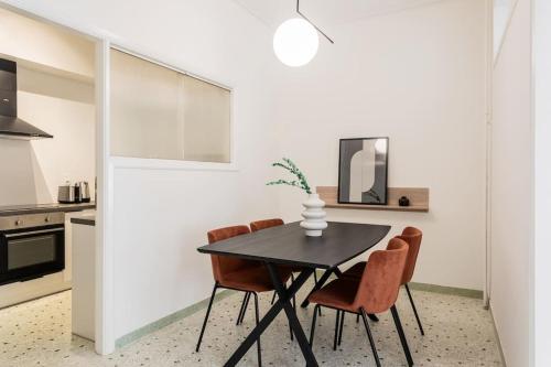 Acropolis Sunlight 2BR Apartment by UPSTREET