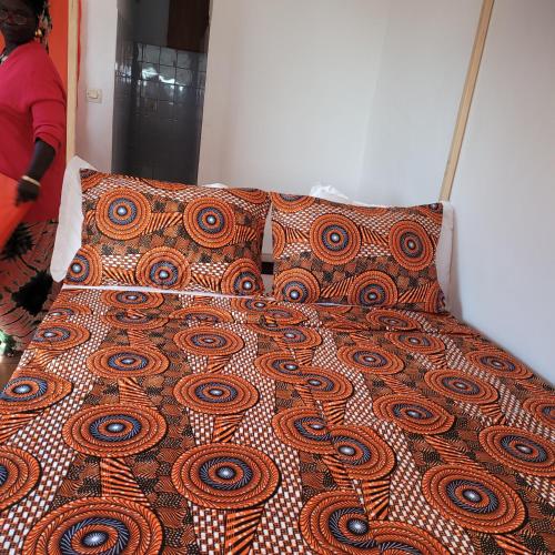 a bed with two pillows on top of it at la villa sur la plage in Palmarin