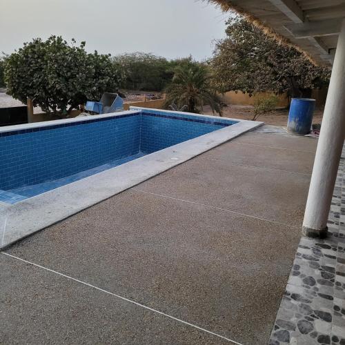 a swimming pool in the middle of a building at la villa sur la plage in Palmarin