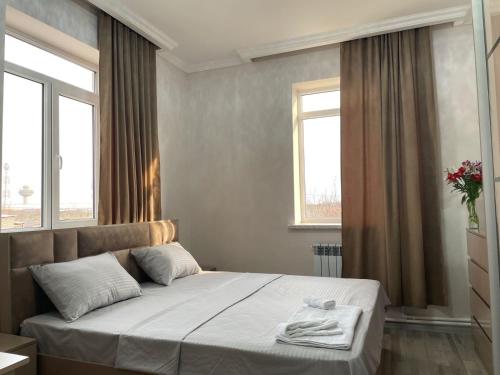 a bedroom with a bed and a window at Ruz & Arian in Pʼarakʼar