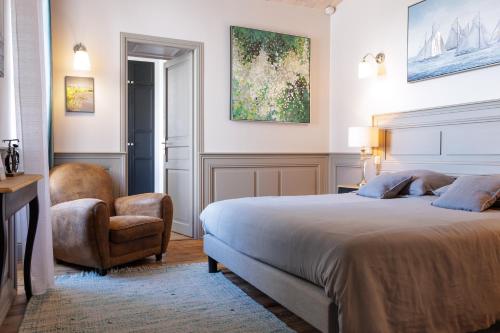 Un pat sau paturi într-o cameră la La Martinoise Patio