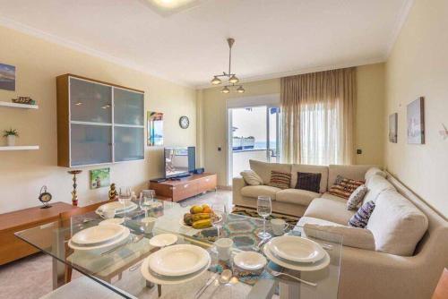Spacious Apartment with Direct Ocean Views