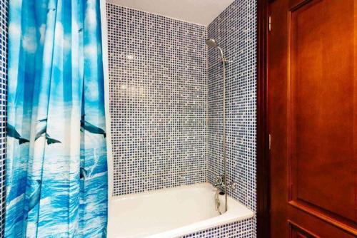 Spacious Apartment with Direct Ocean Views