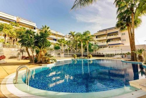 Large Direct Ocean Front 2bd Apartment