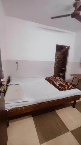 Ліжко або ліжка в номері BANSAL INN Near Aiims Hospital
