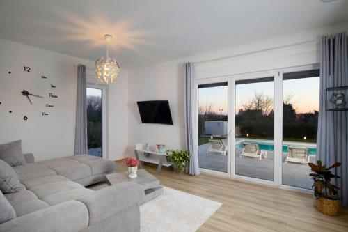 Villa Aria - family friendly in Pula for 6 people with private swimming pool
