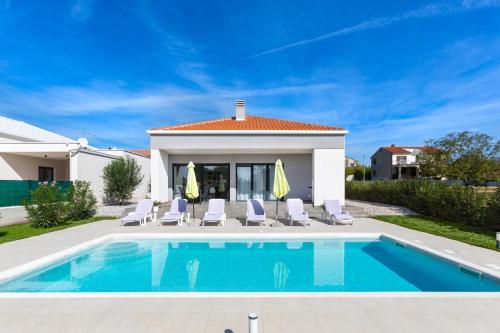 Villa Aria - family friendly in Pula for 6 people with private swimming pool
