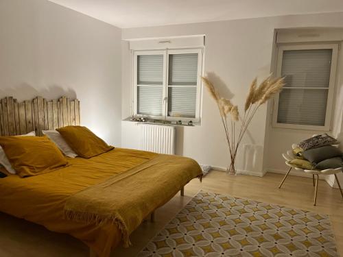 En eller flere senge i et værelse på Villa des Virages - 5 min du circuit du Mans