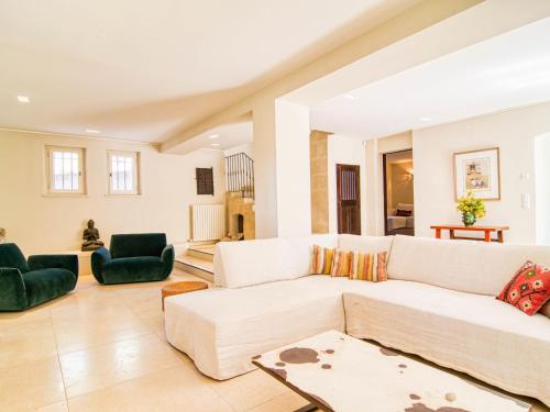 Ruang duduk di Holiday Home Domaine de Piegros by Interhome