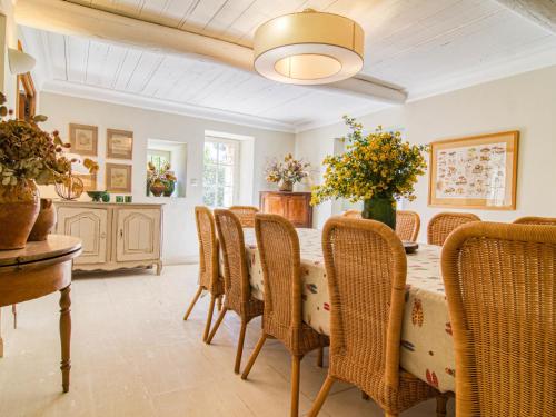 Ruang duduk di Holiday Home Domaine de Piegros by Interhome