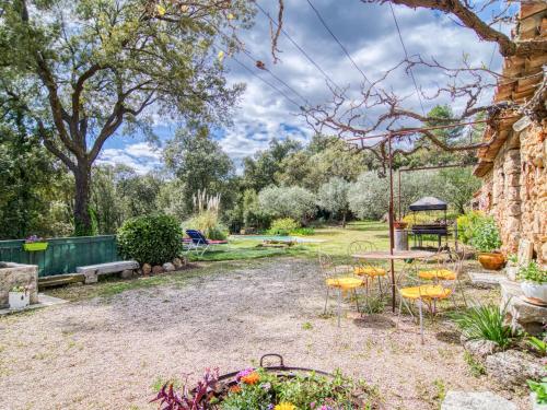 a backyard with a picnic table and chairs at Holiday Home Chez Canard by Interhome in Ampus