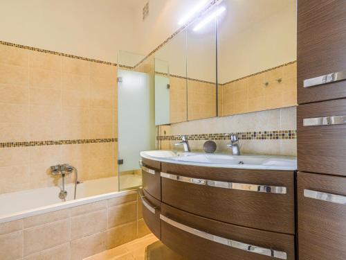 Apartment Le Victor Hugo by Interhome