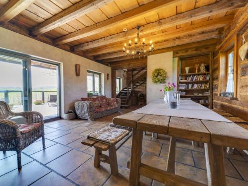 Ruang duduk di Holiday Home Moja Mała Toskania by Interhome