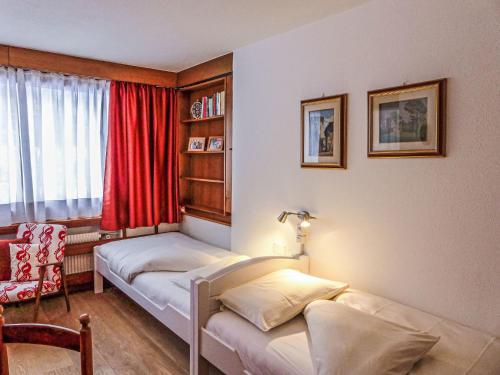 Apartment Chesa Arlas E2 by Interhome