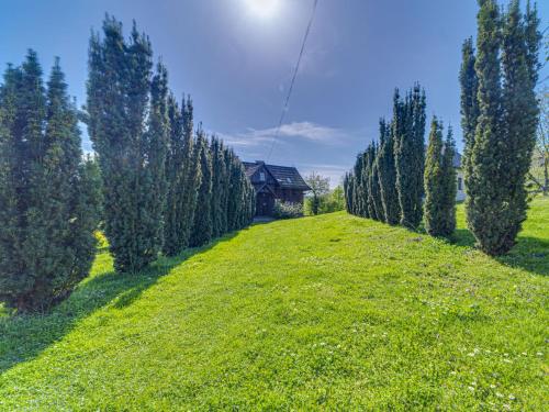 Taman di luar Holiday Home Moja Mała Toskania by Interhome