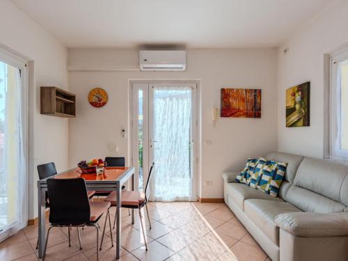 Posezení v ubytování Apartment Pieve by Interhome