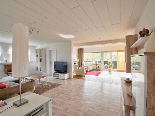 Μια τηλεόραση ή/και κέντρο ψυχαγωγίας στο Apartment Waldvogt by Interhome
