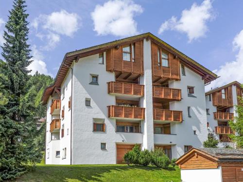 Apartment Chesa Maurus A5 by Interhome