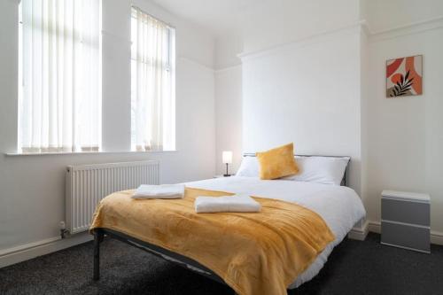 Llit o llits en una habitació de 4 bed house parking Wi-Fi garden