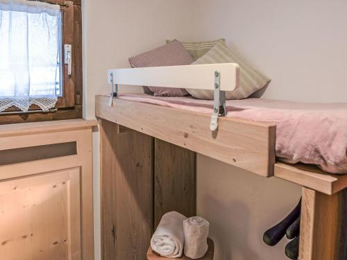 Cama o camas de una habitación en Apartment Chesa Tschierv II 30 by Interhome
