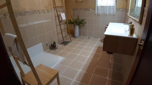a bathroom with a shower and a sink and a toilet at Habitación con balcón y baños privados. in Tacoronte