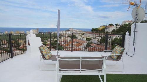 a white table and chairs on a balcony with a view at Chalet con vistas al mar in Peñíscola