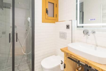 Ένα μπάνιο στο Apartament els Pics Cerdans