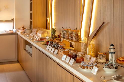 Makanan di atau berdekatan hotel
