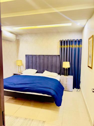 Lova arba lovos apgyvendinimo įstaigoje Luxury 2-Bedroom Apartment Bahria town