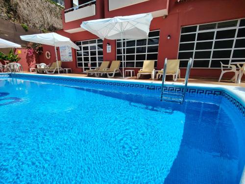Бассейн в Hotel Don Cándido или поблизости