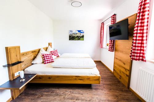 a room with two beds and a tv in it at isarwinkel in Geretsried