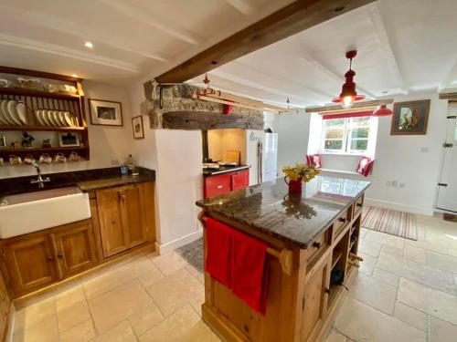 A kitchen or kitchenette at The Old Post Office A cosy rural gem - Dartmoor