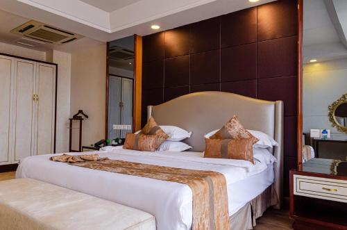 NANJING HOTEL LUGOGOにあるベッド