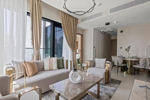 a living room with a couch and a table at GuestReady - High-floor luxury with Marina view in Dubai