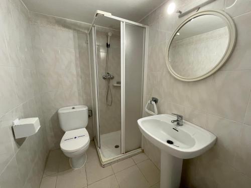 a bathroom with a shower and a toilet and a sink at Bungalows Peñismar II 3000 in Peniscola