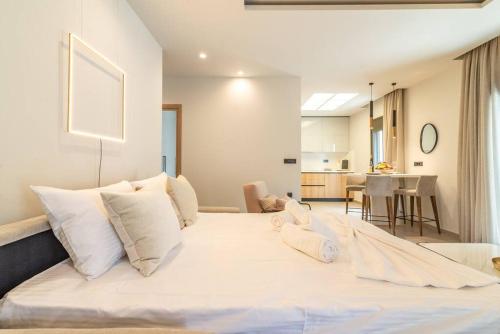 New Stylish Apt near Downtown