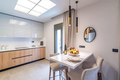 New Stylish Apt near Downtown