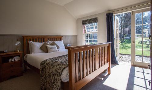 Postel nebo postele na pokoji v ubytování Cardrona Hotel