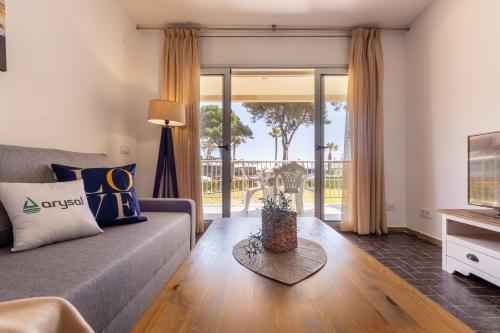 a living room with a couch and a television at DMS 5 Planta Baja Arysal 5 in Cambrils