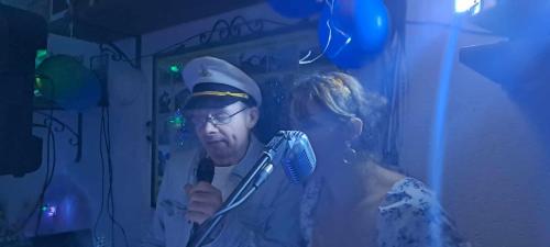 a man singing into a microphone next to a woman at Hotel & Restaurant Pension Bei der Post in Bacharach