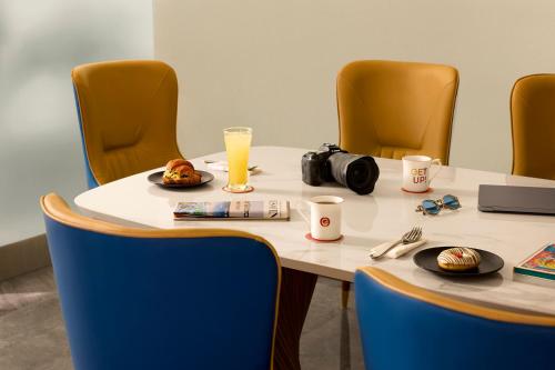 Comida en o cerca de este hotel
