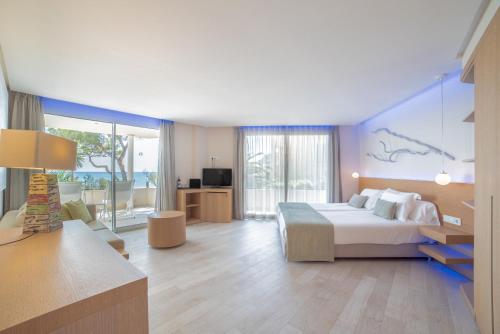 Katil atau katil-katil dalam bilik di Melbeach Hotel & Spa - Adults Only