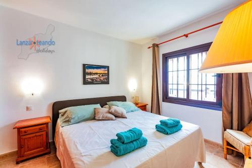 Postel nebo postele na pokoji v ubytování Casita el Faro en Playa Bastian aircon in the bedrooms VV
