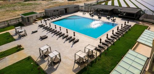 Vista de la piscina de Heliconia Park Lagos Luxury Apartments o d'una piscina que hi ha a prop