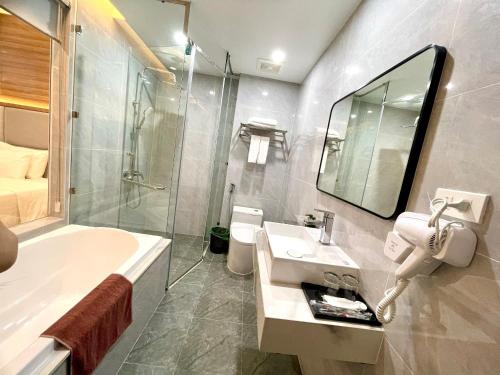 Ένα μπάνιο στο Central Halong Hotel
