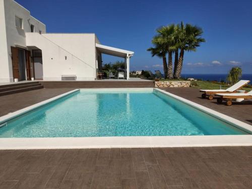 Peldbaseins naktsmītnē Sicilystressfree 5 Stars Villa With Swimmingpool vai tās tuvumā